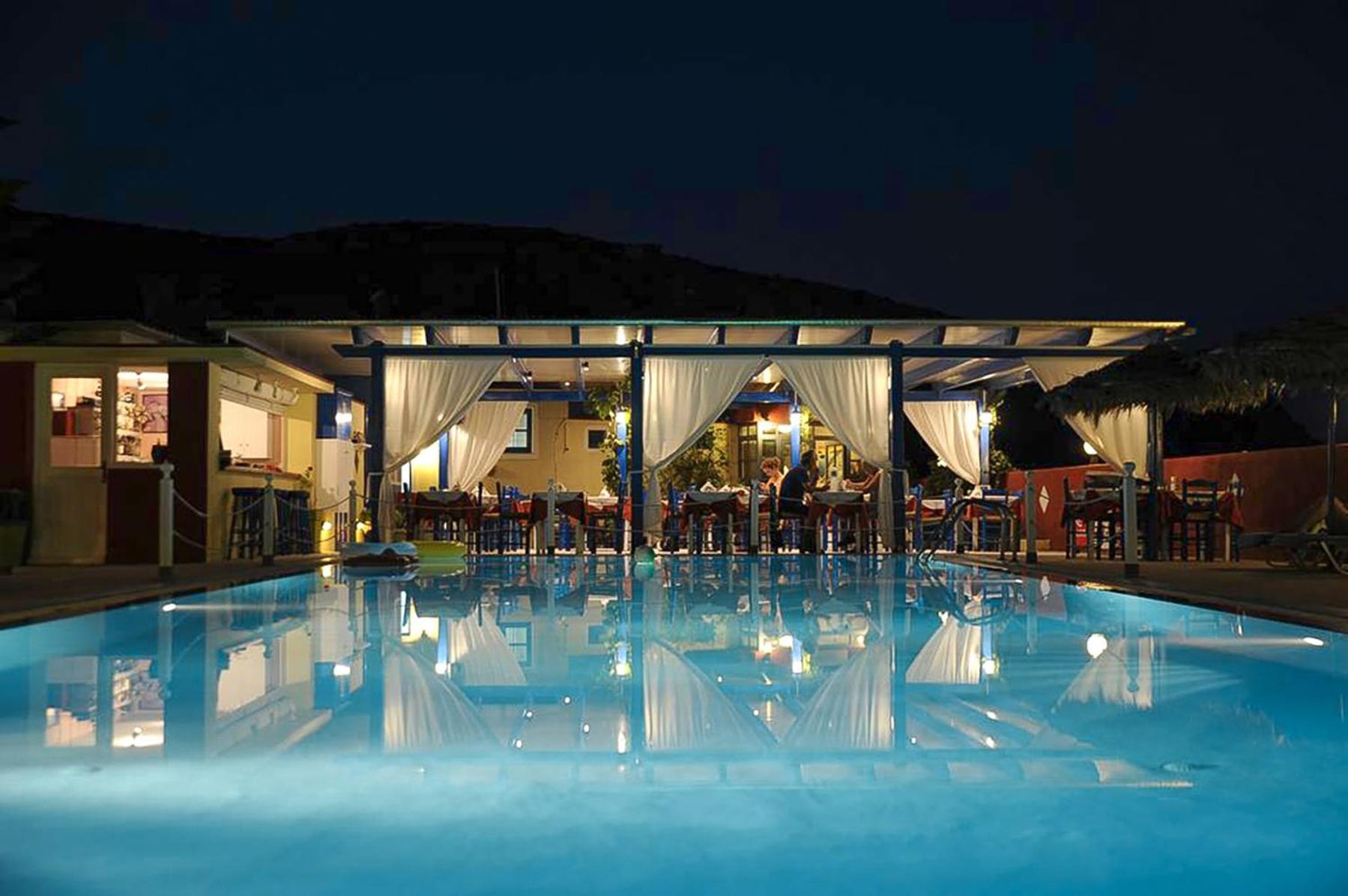 Charming In Brilliant Santorini With Pool Prázdninový dům Vlychada
